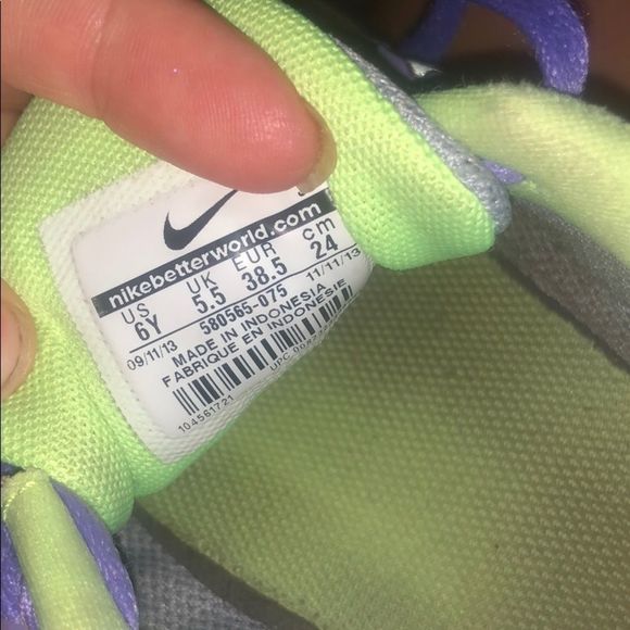 •NIKE• NIKE free 5.0 size 6Y. - Picture 6 of 7